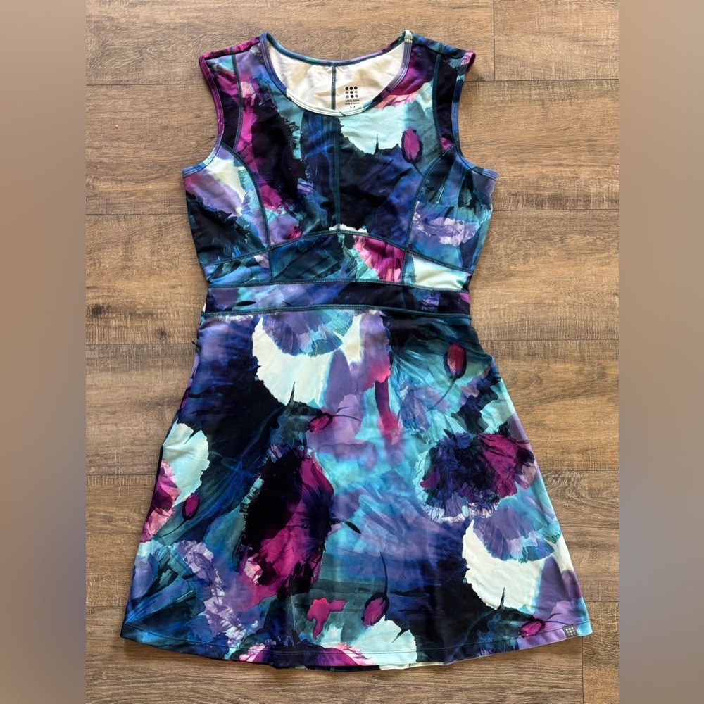 Title nine women’s size medium dream athletic art purple blue water color dress